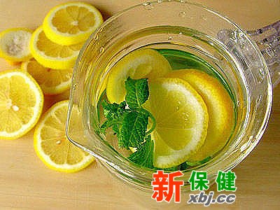 感冒初起時(shí)喝檸檬水